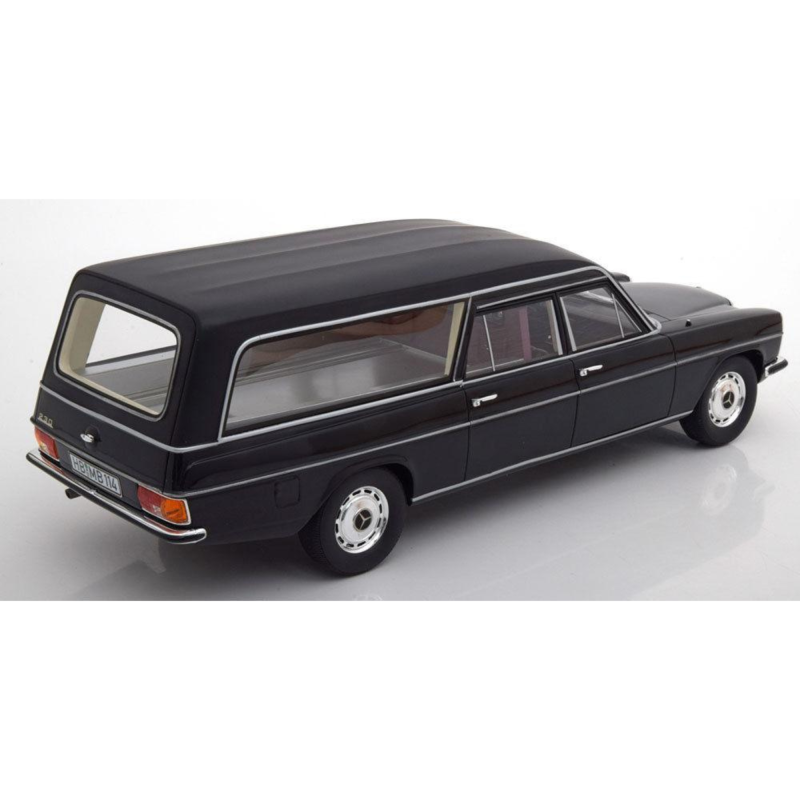 Mercedes Benz /8 W114 Pullman 1972