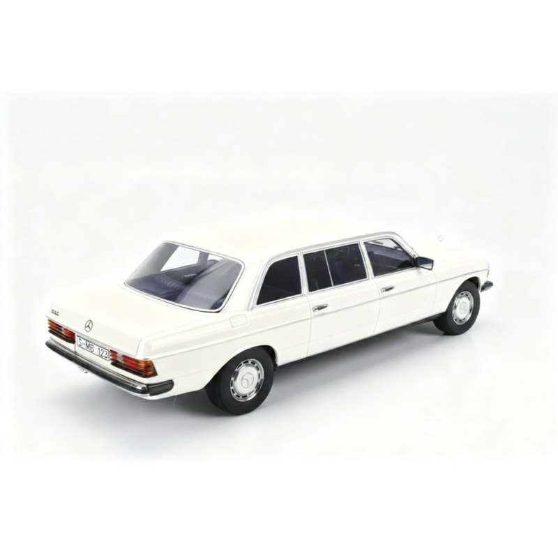 Merceded-Benz V123 Lang limousine