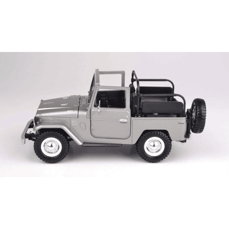 TOYOTA FJ 40 SILVER 