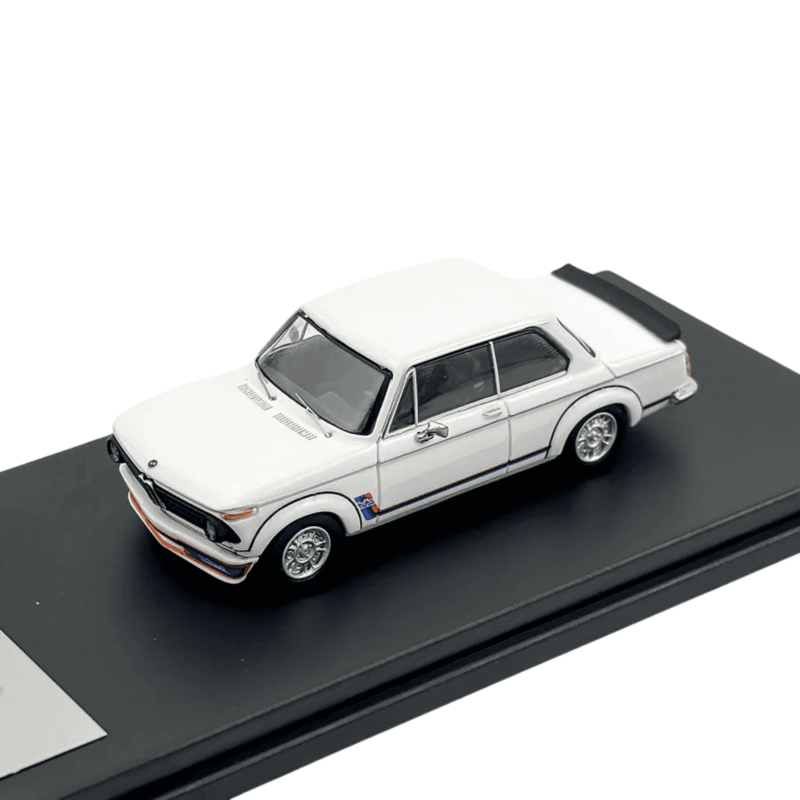 BMW 2002 WHITE 